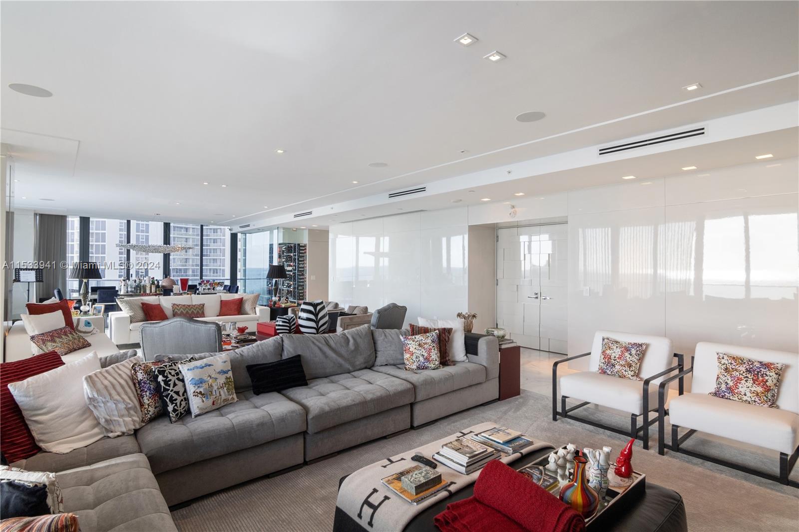 19575 Collins Ave 5, Sunny Isles Beach, Florida 33160, 4 Bedrooms Bedrooms, ,5 BathroomsBathrooms,Residentiallease,For Rent,19575 Collins Ave 5,A11533941
