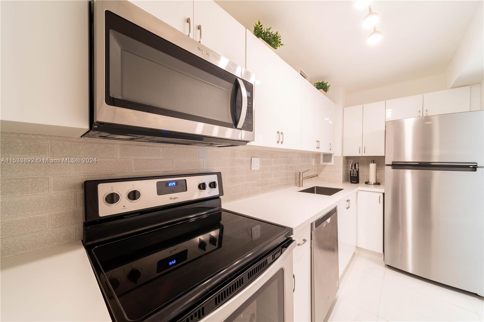 1200 West Ave 824, Miami Beach, Florida 33139, ,1 BathroomBathrooms,Residentiallease,For Rent,1200 West Ave 824,A11533892