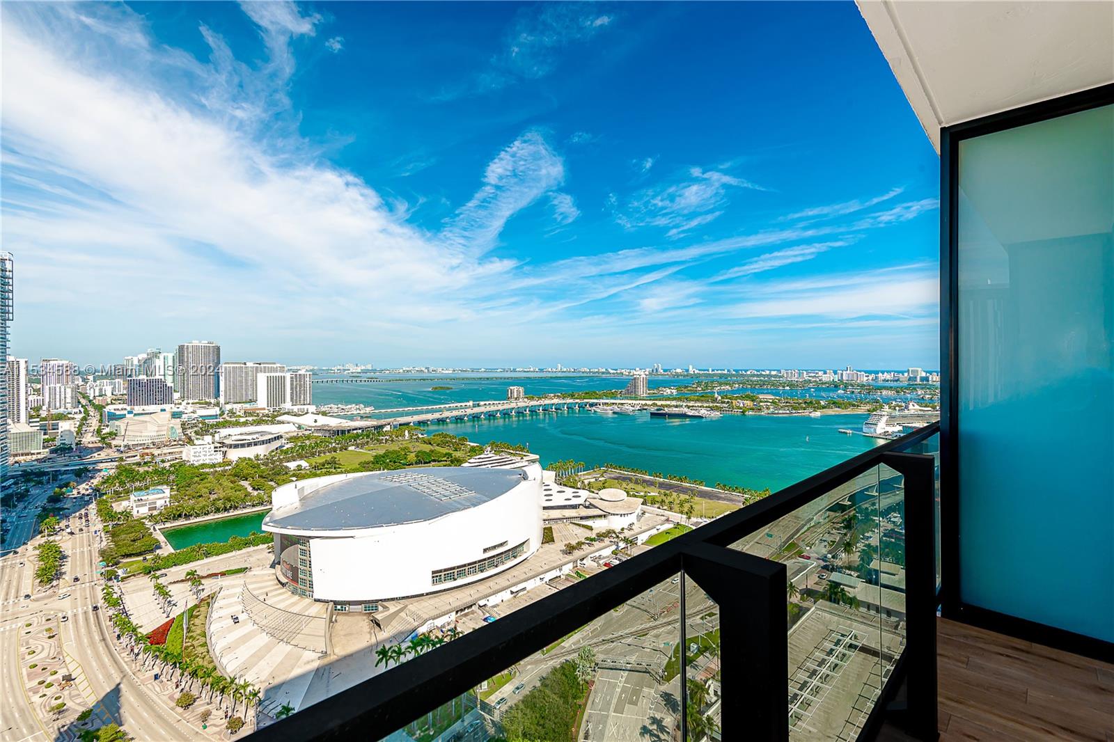 Indulge in luxury living with panoramic views of Biscayne Bay and Downtown Miami in this exquisite studio. Fully furnished, it includes a full kitchen, king-size bed, pull-out couch, washer/dryer, and a large flat-screen TV. Revel in amenities like a wraparound pool, two-story gym, valet parking, and more. Situated near Kaseya Center, Bayside Marketplace, major roads, Port of Miami, Brightline train station, and public parks, this condo epitomizes convenience and comfort.