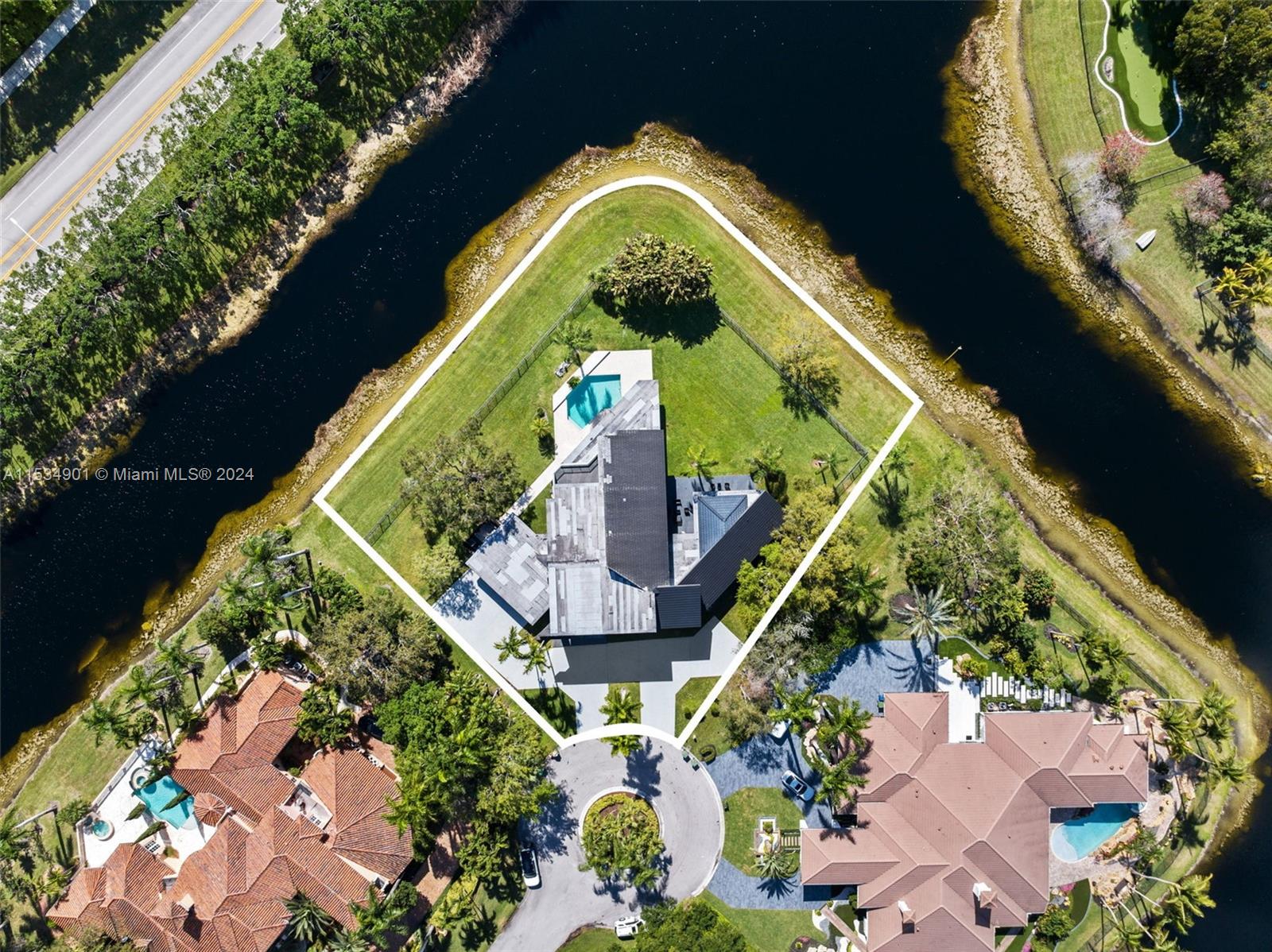 3560 Paddock Rd Home For Sale in Weston, FL MLS A11534901 on