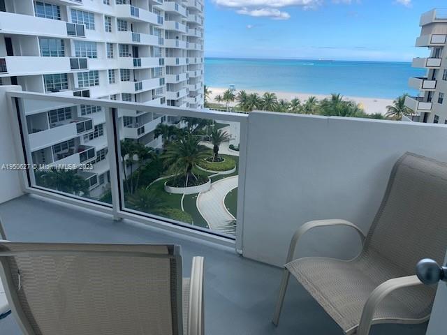 100 LINCOLN RD 821, Miami Beach, Florida 33139, 1 Bedroom Bedrooms, ,1 BathroomBathrooms,Residentiallease,For Rent,100 LINCOLN RD 821,A1950627
