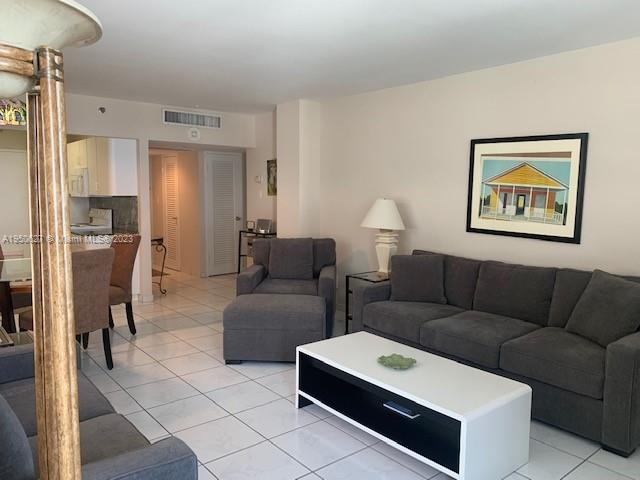 100 LINCOLN RD 821, Miami Beach, Florida 33139, 1 Bedroom Bedrooms, ,1 BathroomBathrooms,Residentiallease,For Rent,100 LINCOLN RD 821,A1950627