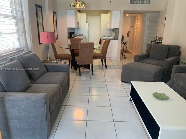 100 LINCOLN RD 821, Miami Beach, Florida 33139, 1 Bedroom Bedrooms, ,1 BathroomBathrooms,Residentiallease,For Rent,100 LINCOLN RD 821,A1950627