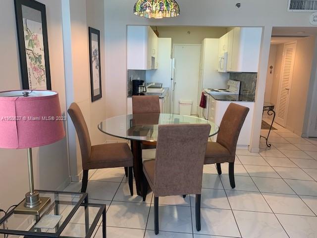 100 LINCOLN RD 821, Miami Beach, Florida 33139, 1 Bedroom Bedrooms, ,1 BathroomBathrooms,Residentiallease,For Rent,100 LINCOLN RD 821,A1950627