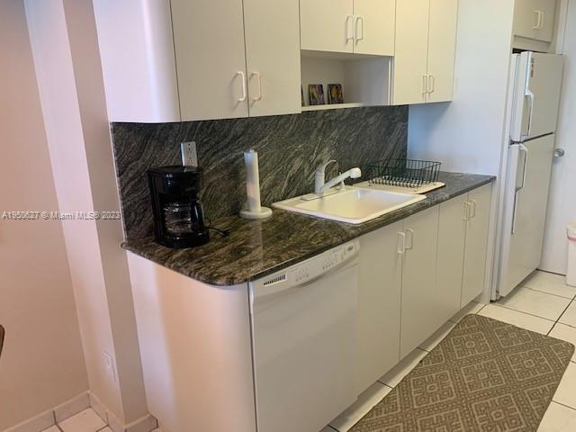 100 LINCOLN RD 821, Miami Beach, Florida 33139, 1 Bedroom Bedrooms, ,1 BathroomBathrooms,Residentiallease,For Rent,100 LINCOLN RD 821,A1950627