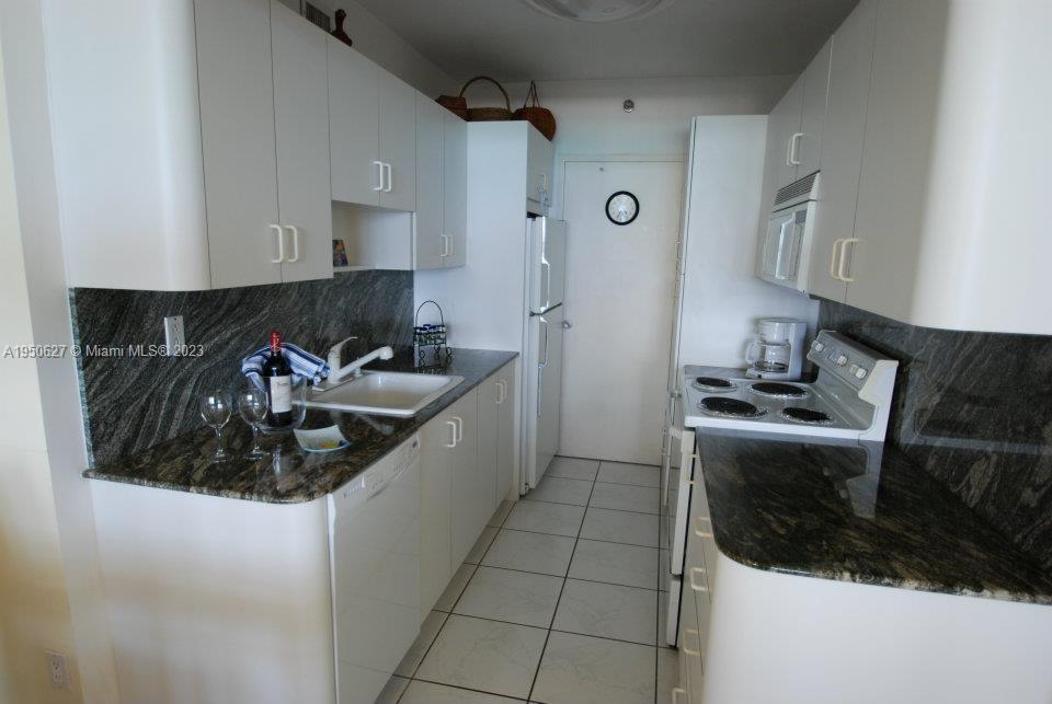 100 LINCOLN RD 821, Miami Beach, Florida 33139, 1 Bedroom Bedrooms, ,1 BathroomBathrooms,Residentiallease,For Rent,100 LINCOLN RD 821,A1950627
