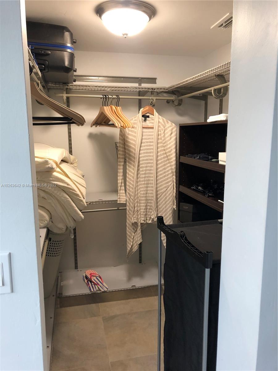 Walking Closet