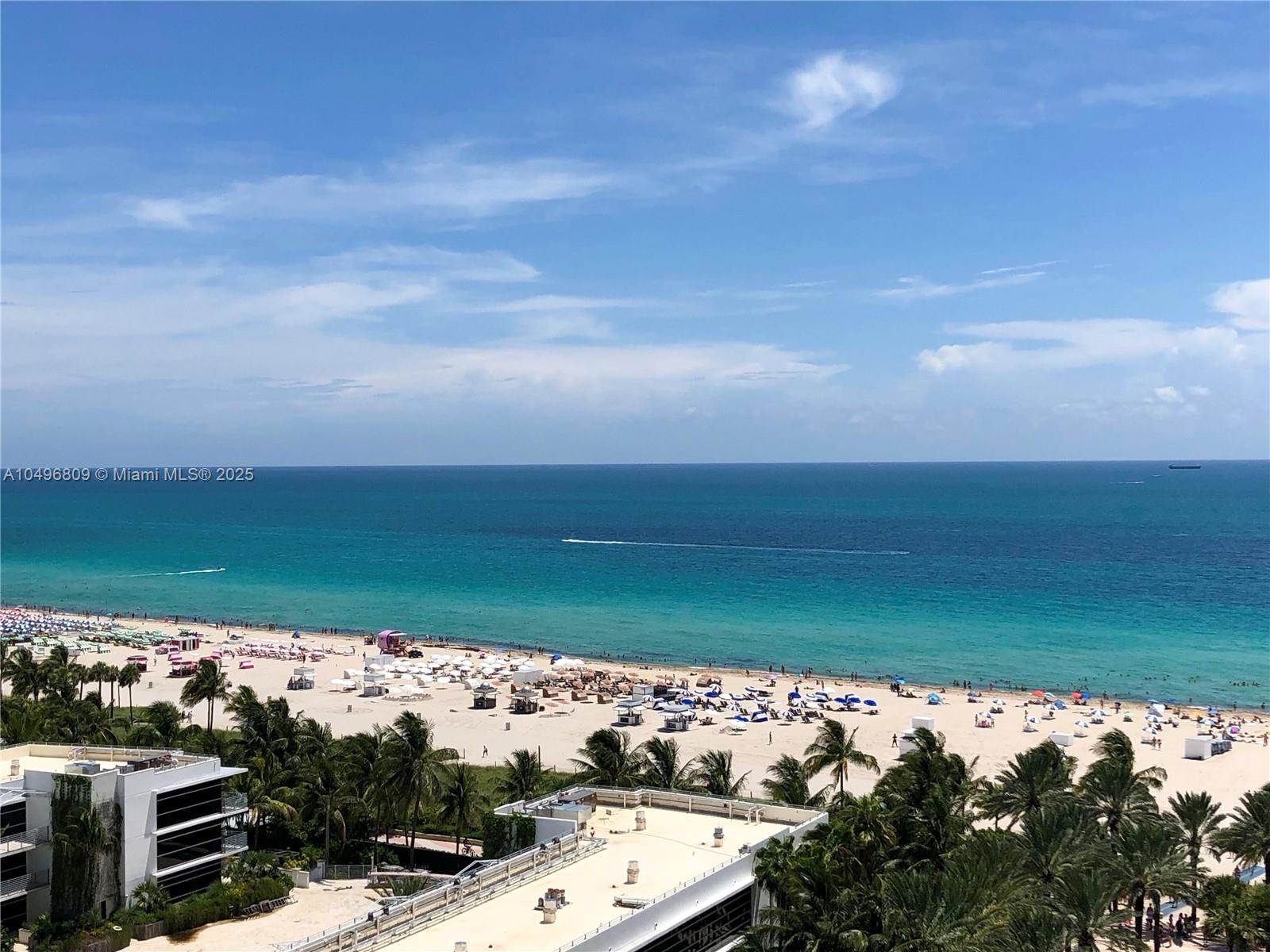 Ocean front building with private access to the beach and  olympic pool