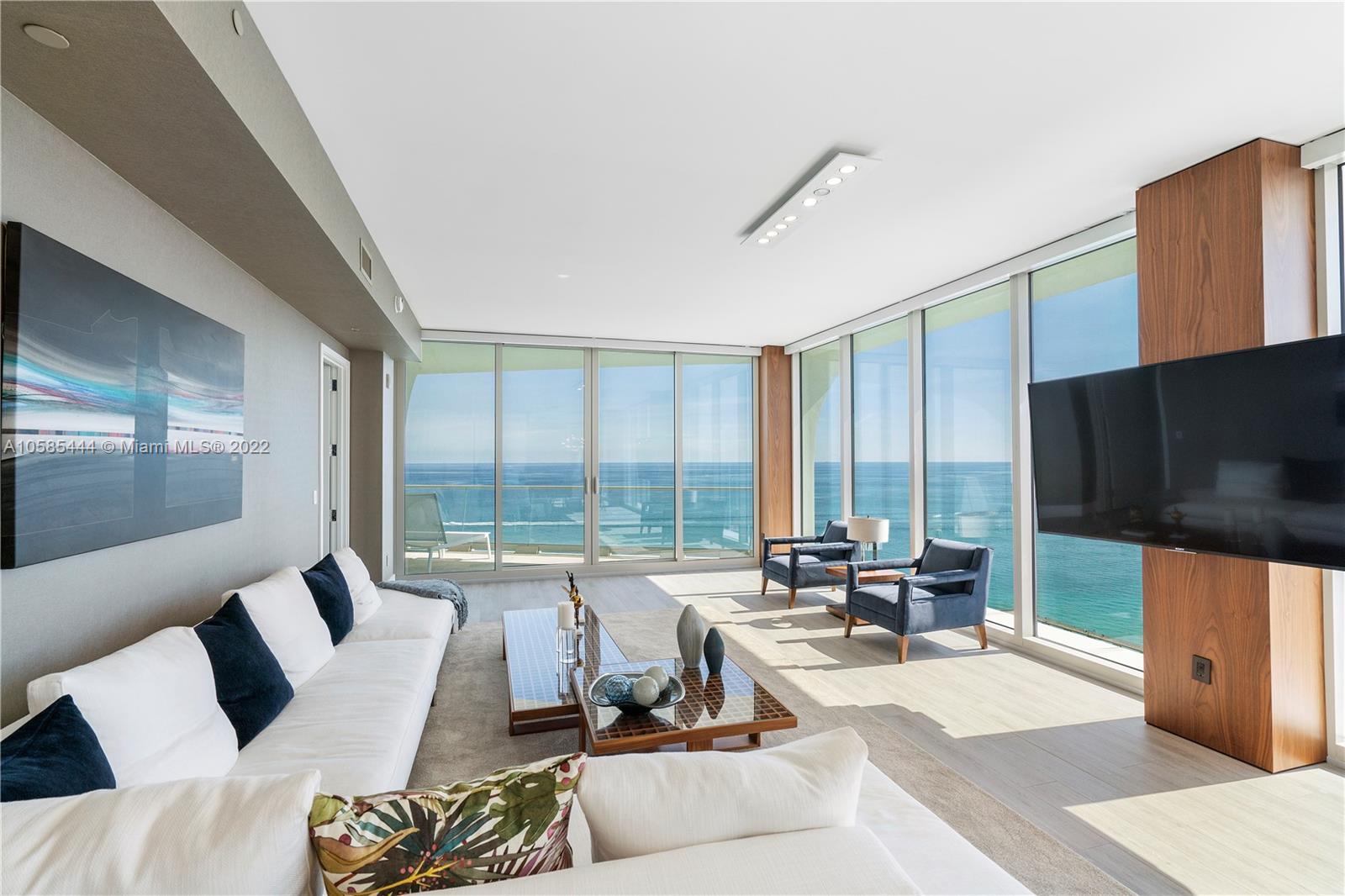 TURNKEY. BREATHTAKING PROFESSIONALLY FINISHED AND FURNISHED. BEST LINE IN BUILDING. SE UNIT WITH EXPANSIVE UNOBSTRUCTED VIEWS OVER THE SANDSPOINT.  LEASED UNTIL JUNE 2022.