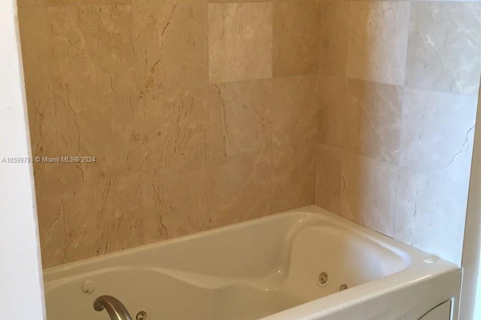 6365 SE Collins Ave 3404, Miami Beach, Florida 33141, 2 Bedrooms Bedrooms, ,2 BathroomsBathrooms,Residentiallease,For Rent,6365 SE Collins Ave 3404,A10599793
