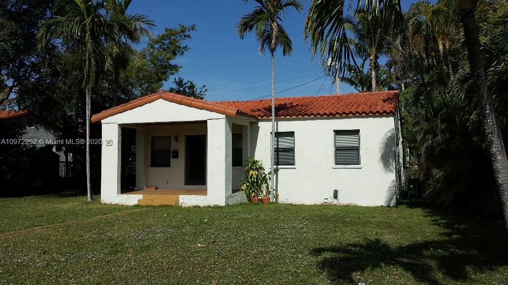 Charming house, located on the north side of coral gables, Close to 8 st, supermarket, stores, highway.  large fence lot in the back, large master bedroom take the opportunity to see it