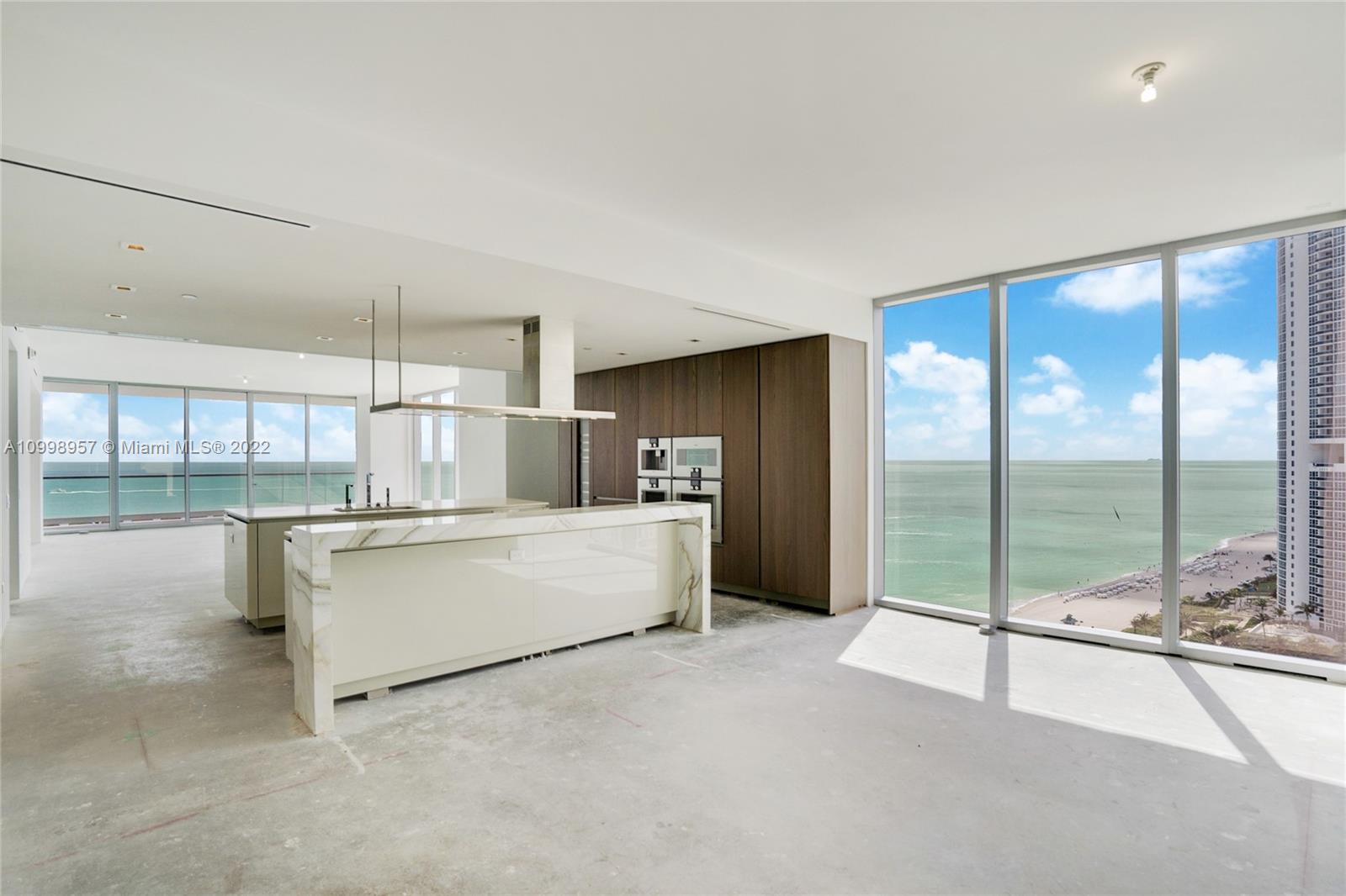 The Kitchen has also large Windows from the ceiling to the Floor