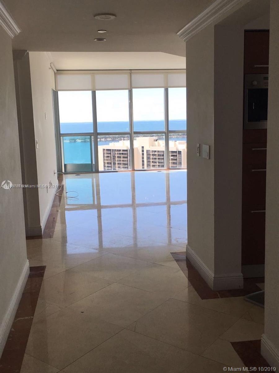 Beautiful corner unit with stunning views of Biscayne Bay.