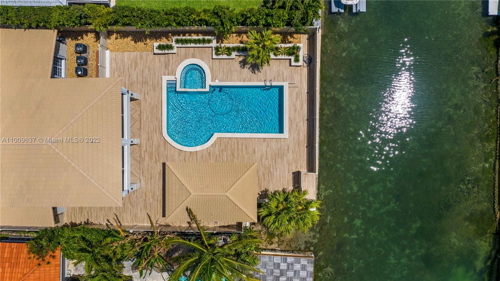 Photo 2 of 1700 Cleveland Rd in Miami Beach - MLS A11009637