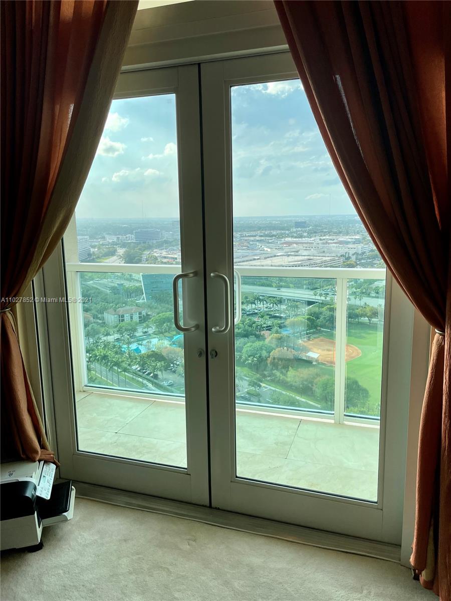 3330 NE 190th St PH18