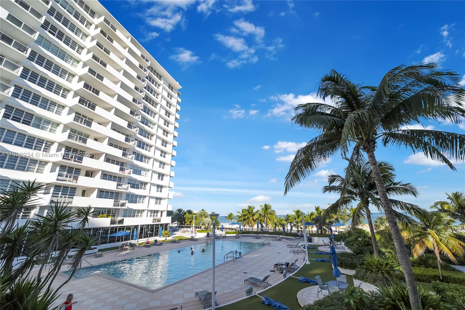 100  Lincoln Rd #801 For Sale A11098934, FL