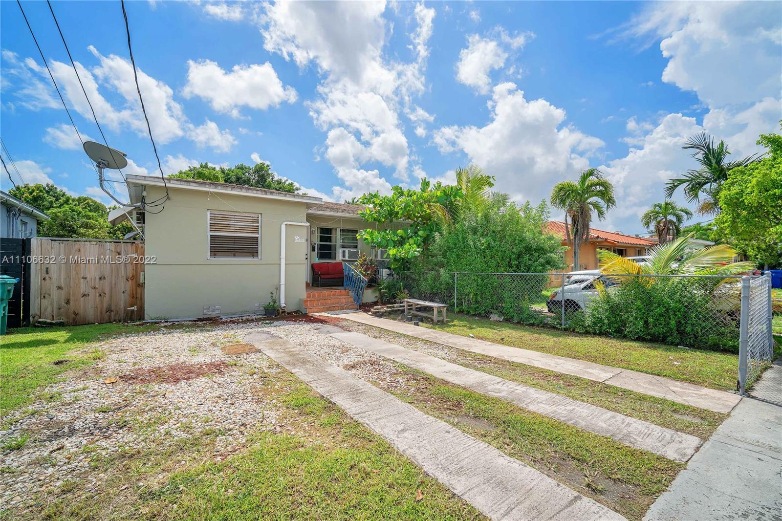 2800 SW 25th St  For Sale A11106632, FL