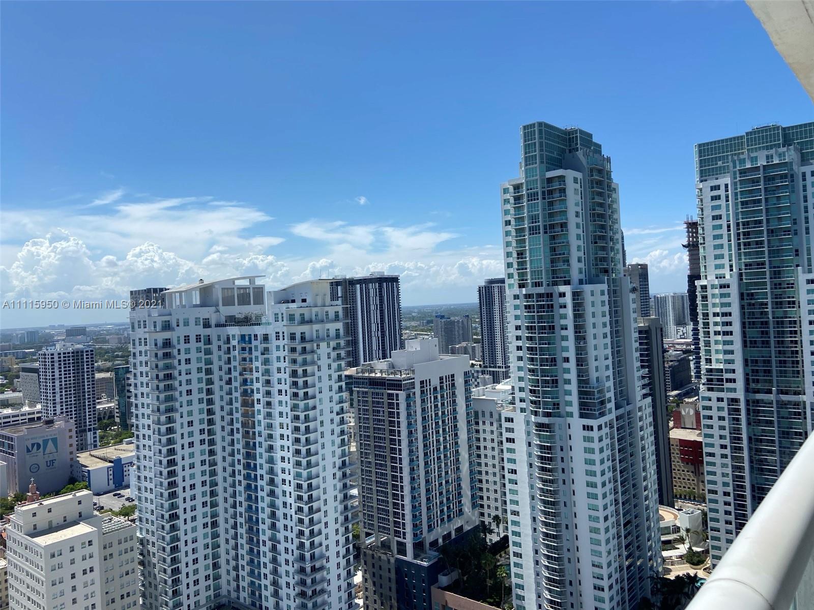 AMAZING STUDIO, ENJOY THIS RESIDENCE IN THE HEART OF BUSINESS DISTRICT, WALKING DISTANCE TO BAYSIDE, AA ARENA, PERFORMING ARTS CENTER, PAMM MUSEUM, SHOPPING AND DINING. FULL AMENITIES, LUXURY POOL DECK OVERLOOKING THE CITY. ACTUALLY RENTED.