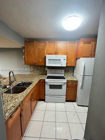 COMPLETELY REMODELED UNIT. READY TO MOVE IN. UNIT HAS AN ADDITIONAL SMALL ROOM, WITH WALL CLOSET. WASHER AND DRYER INSIDE UNIT. GREAT LOCATION. CLOSE TO RESTAURANTS, SUPERMARKET, AND MAYOR RETAIL STORES LIKE TARGET, WALMART, AND MANY MORE. NO FHA. HOA HAS NO RESERVES.