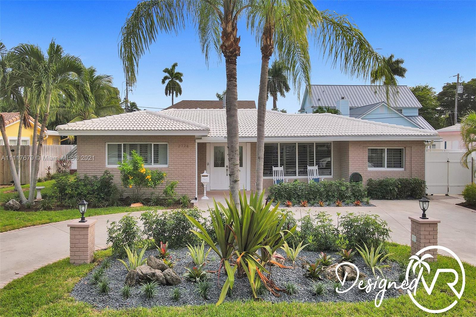 Beautiful and rarely available 2600+ sq ft under air, single-story, 6 bed 4 bath pool home in desirable Lake Placid section of Lighthouse Point. Available for month to month ONLY and come FULLY furnished.