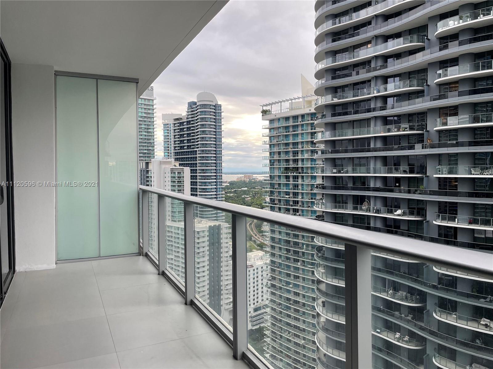 1 Bed 1 Full Bath + Half bathroom.  Desired building in the center of the financial district. Metro mover at your door steps. 1010 Brickell is the most complete amenities package in town, from Roof top pool with service to sports track around the building. Amazing Spa, lap pool, Squash and basketball courts, Gym, game room and much more to mention.