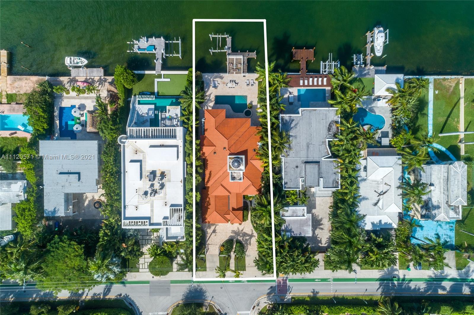 Photo 2 of 1335 Venetian Way in Miami - MLS A11120571