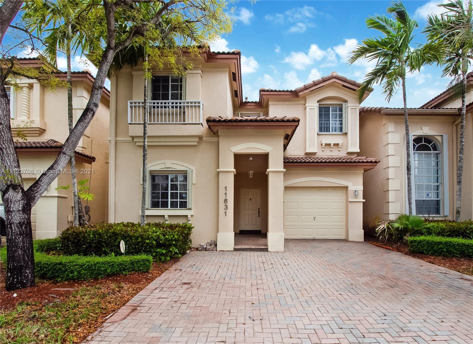 Photo 2 of 11631 68th Ter in Doral - MLS A11123706