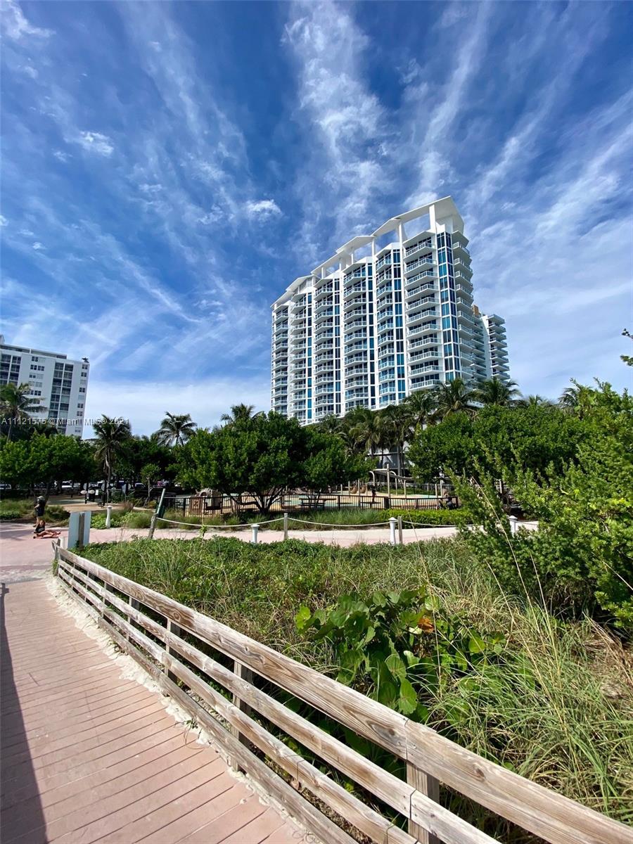 Beautiful Unit with unobstructed ocean views from its uniquely over-sized terrace (approx 900 sq ft). This move-in ready condo has marble floors, stainless steel appliances, 2 full bathrooms,  washer & dryer, and much more.
The building includes direct beach access, a heated pool, jacuzzi, bbq, and much more.