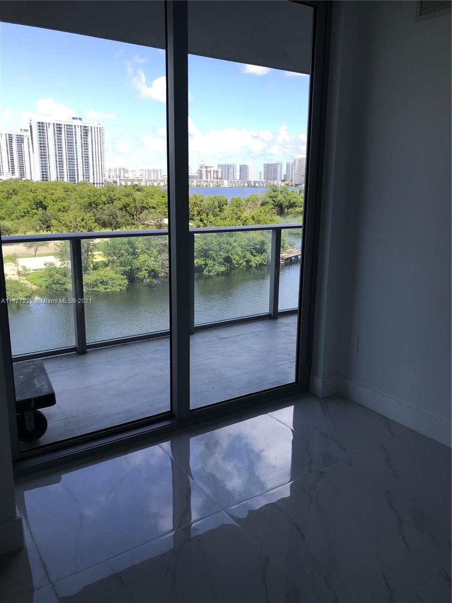 Amazing views from this unit. Three bedrooms with 3 baths. Yearly rent. Building has may amenities to enjoy.
24 hour notice to show. Please call listing agent