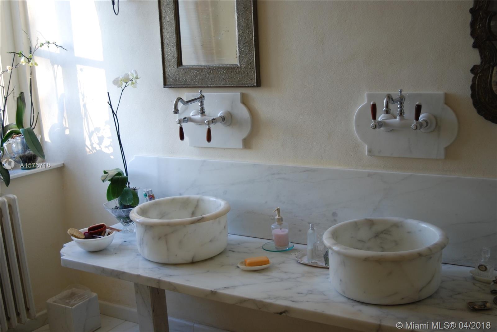 Marble vessel sinks in the bath