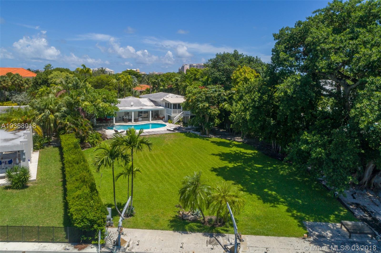 Key Biscayne, FL 33149,910 HARBOR DRIVE