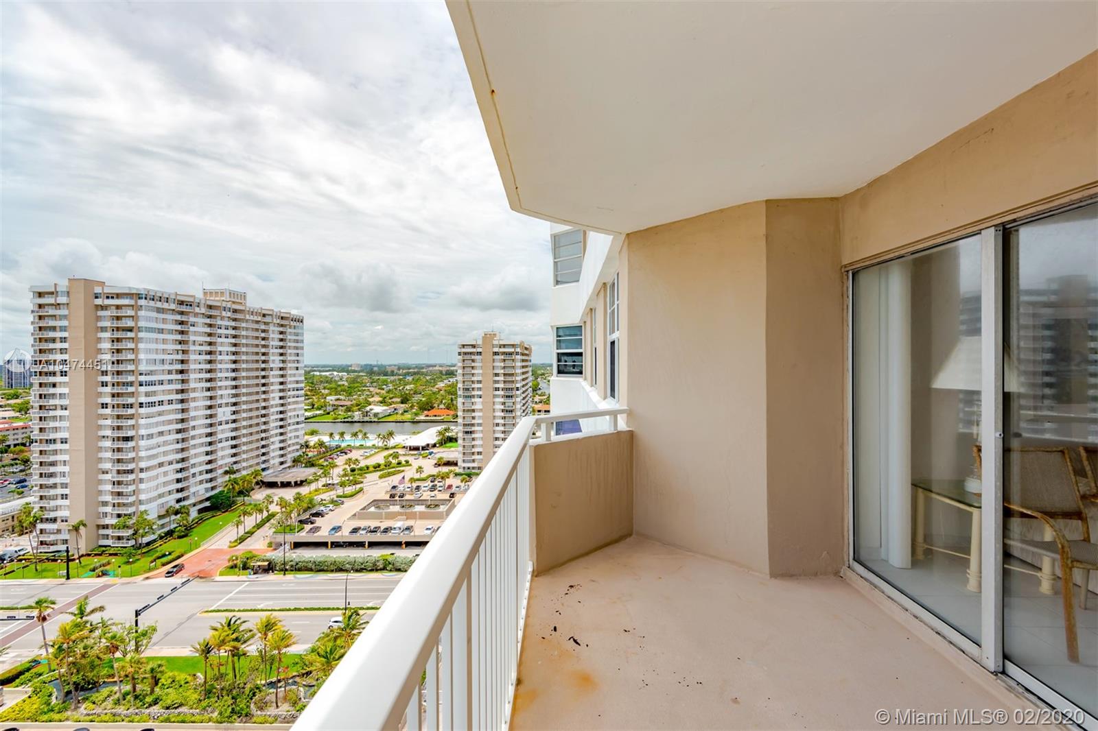 Hallandale Beach, FL 33009,1950 S Ocean Dr #17C