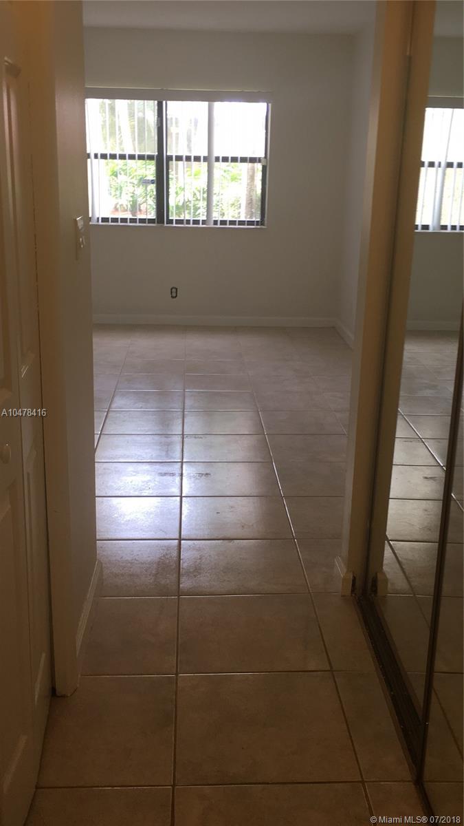 Weston, FL 33326,200 Lakeview Dr #110