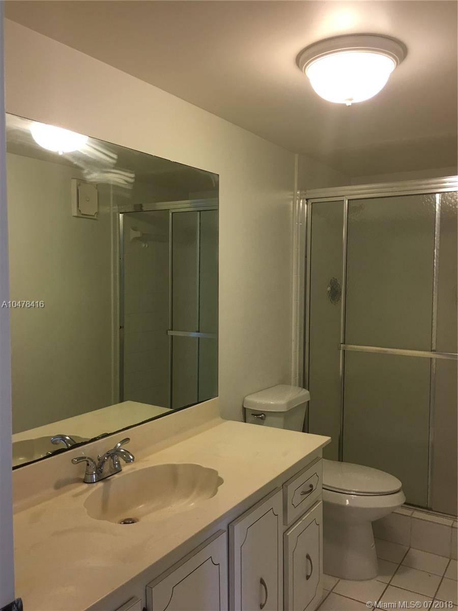 Weston, FL 33326,200 Lakeview Dr #110