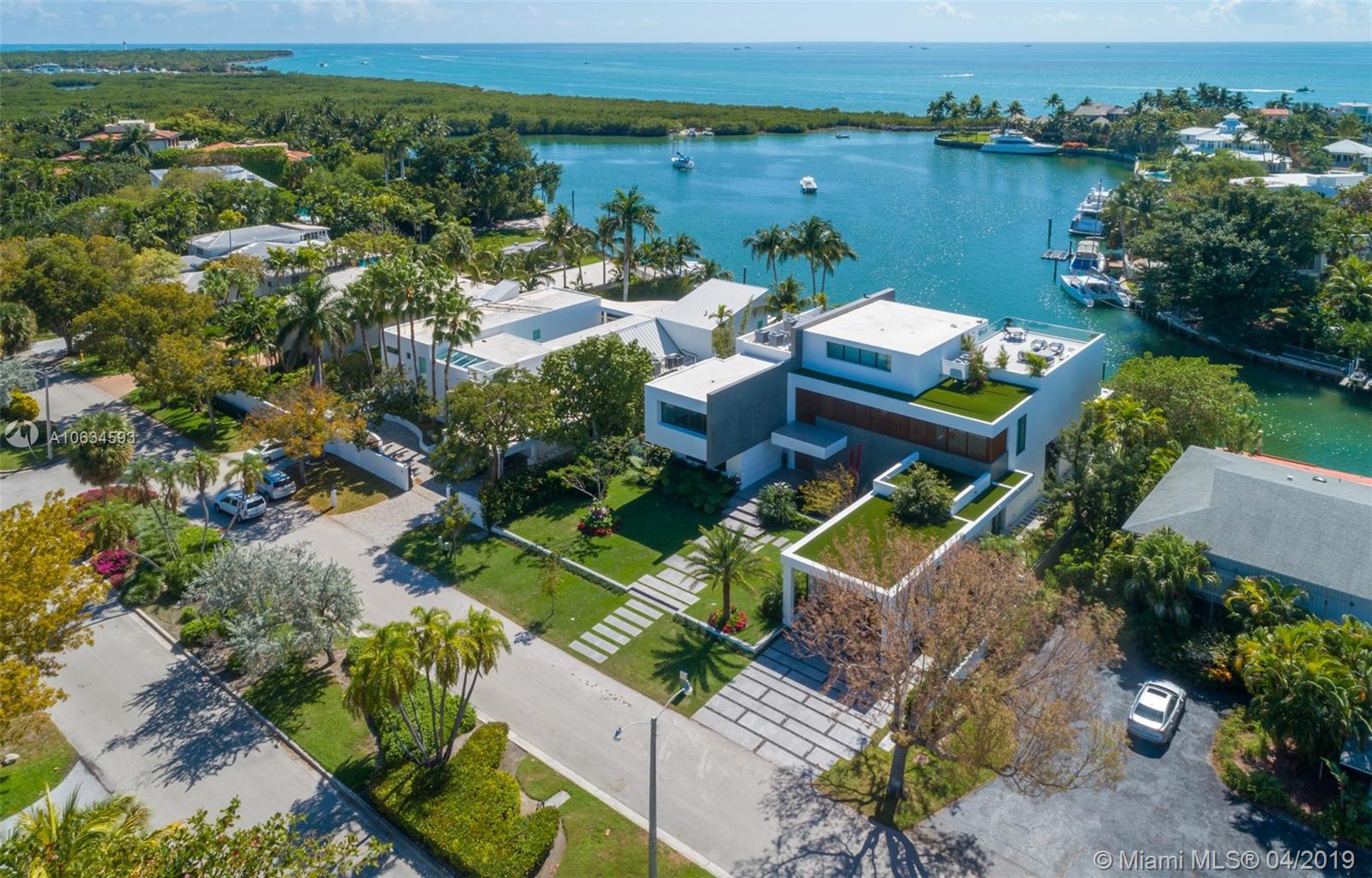 Key Biscayne, FL 33149,880 HARBOR DRIVE