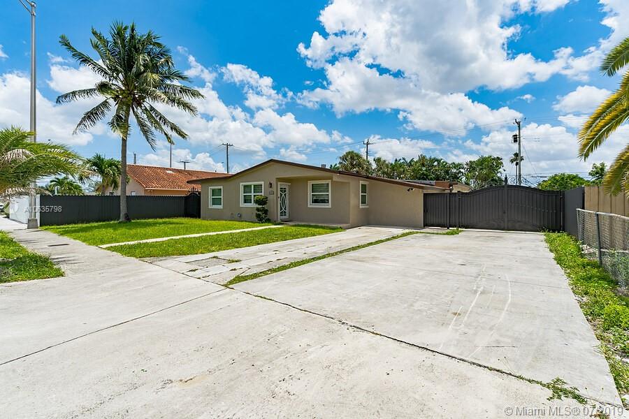 420 W 77th St, Hialeah, FL 33014