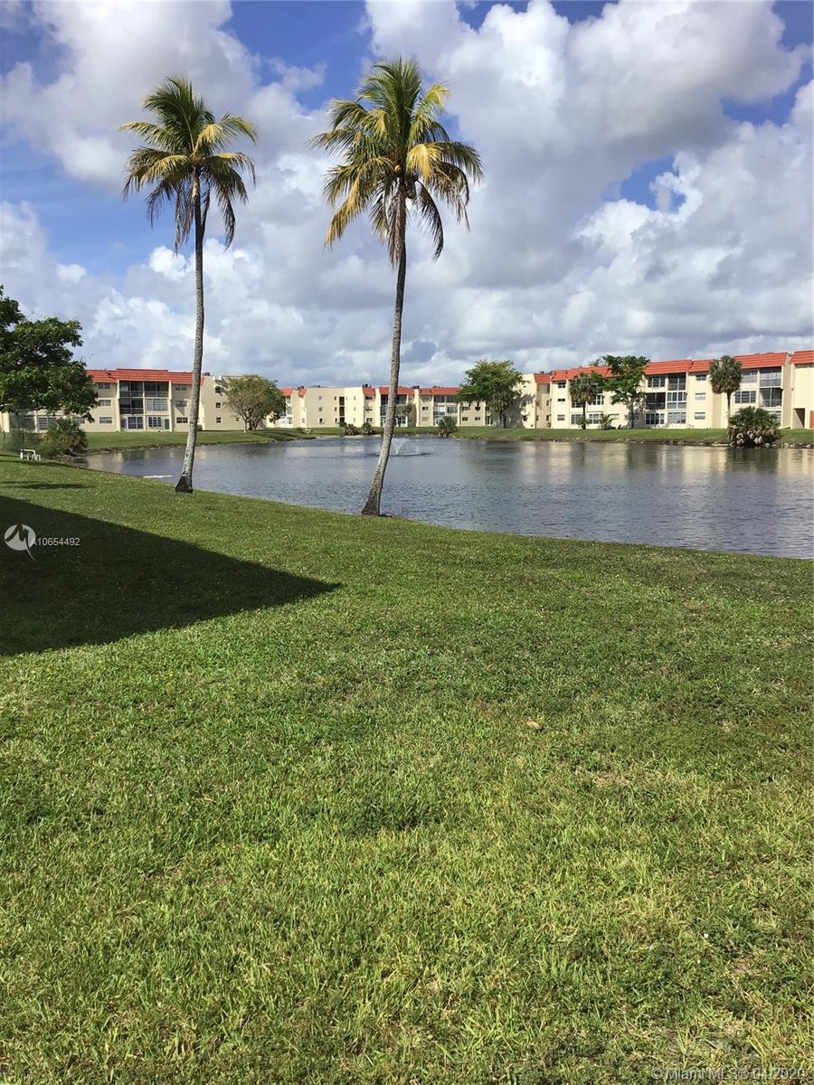 Sunrise, FL 33322,2600 W Sunrise Lakes Dr W #101