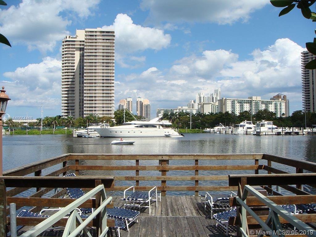 Yacht Club at Aventura #24