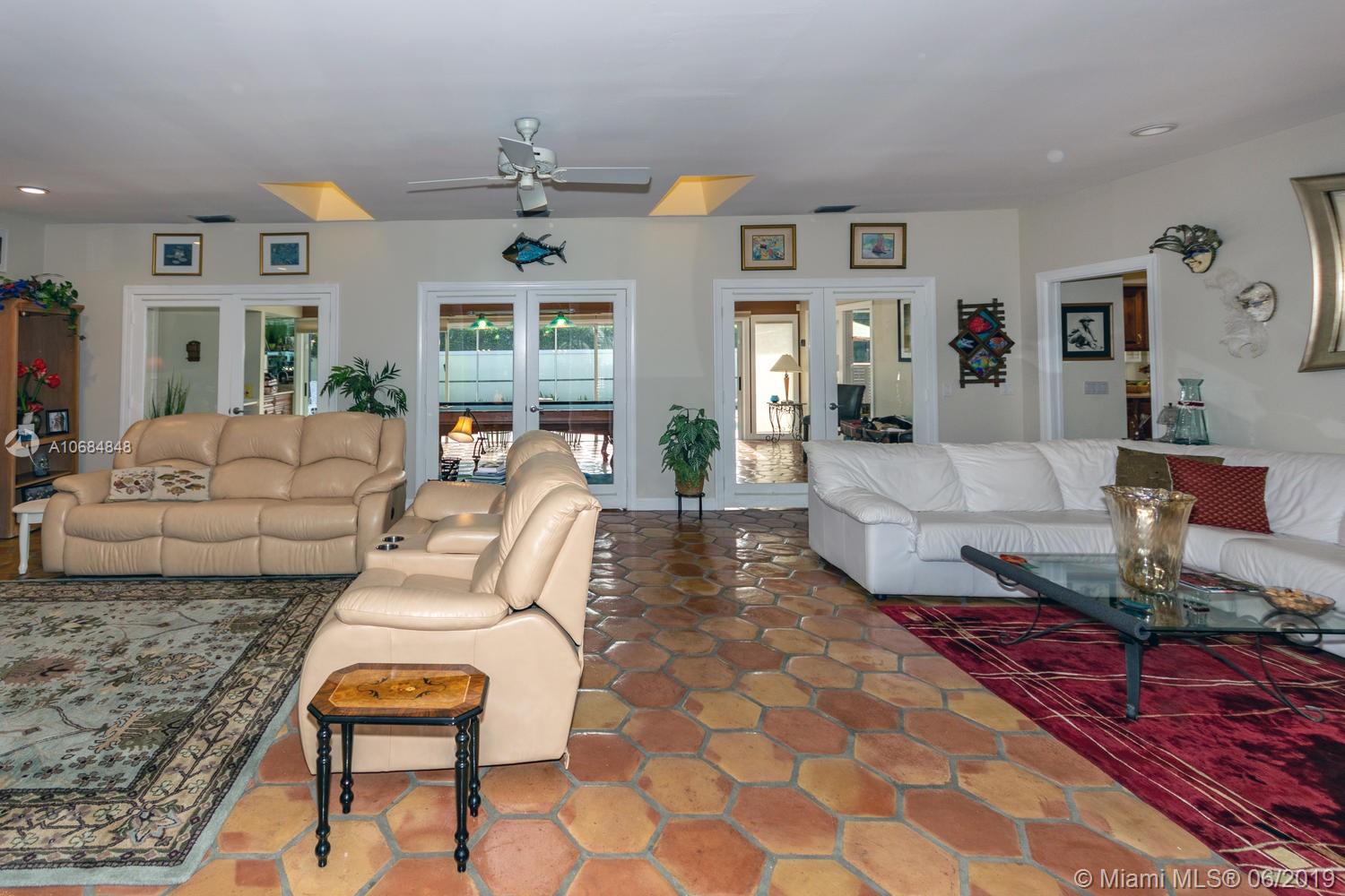 Tequesta, FL 33469,142 River Dr