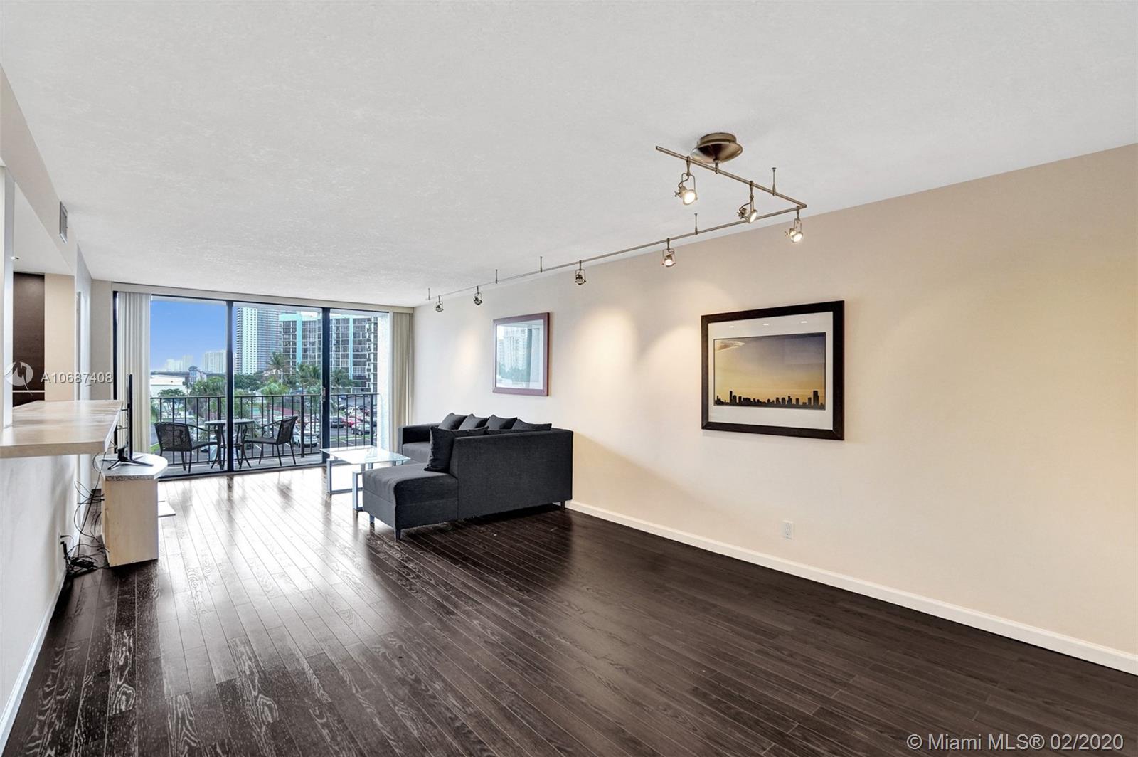 Hallandale Beach, FL 33009,400 Leslie Dr #318