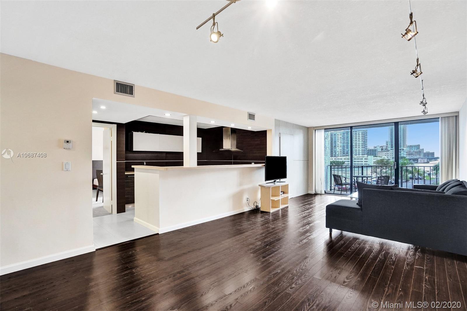 Hallandale Beach, FL 33009,400 Leslie Dr #318