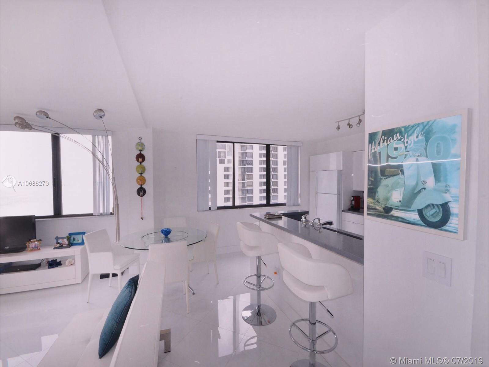 Miami, FL 33131,540 Brickell Key Dr #1427