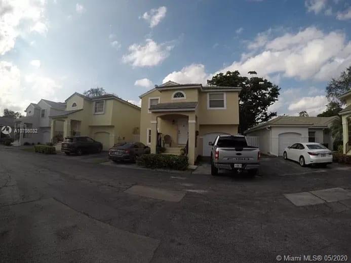 9841 NW 2nd St, Plantation, FL 33324