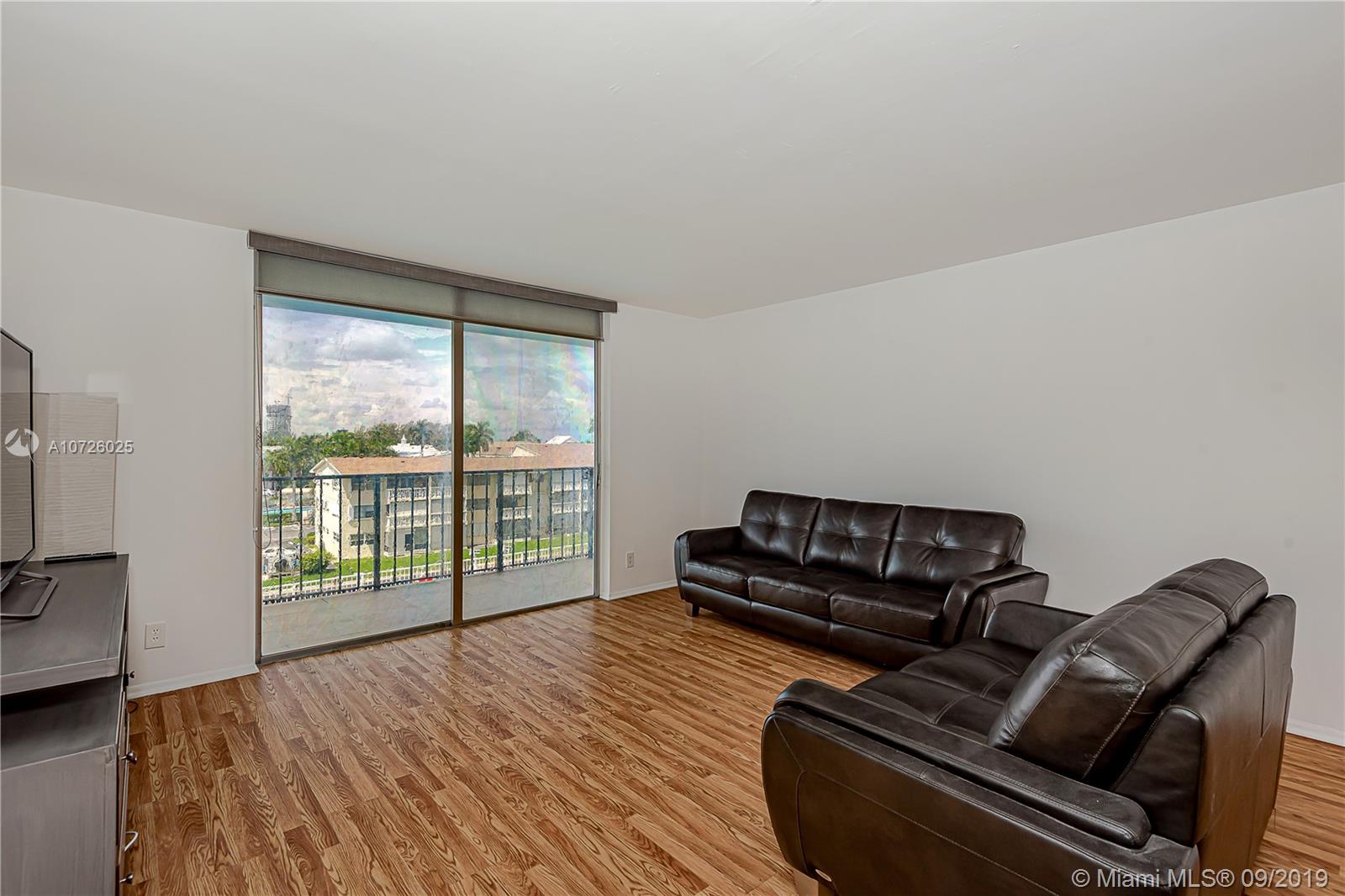 Hallandale Beach, FL 33009,427 Golden Isles Dr #4J