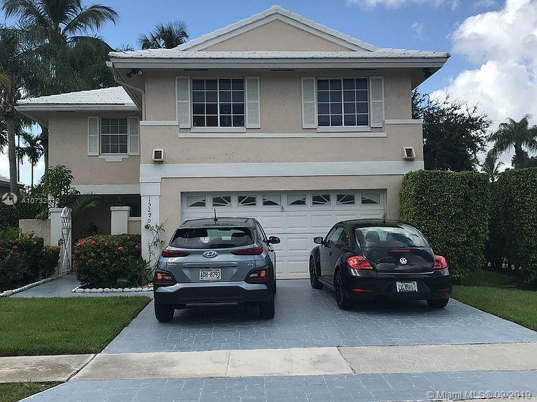 Pembroke Pines, FL 33027,15290 Wilshire Way