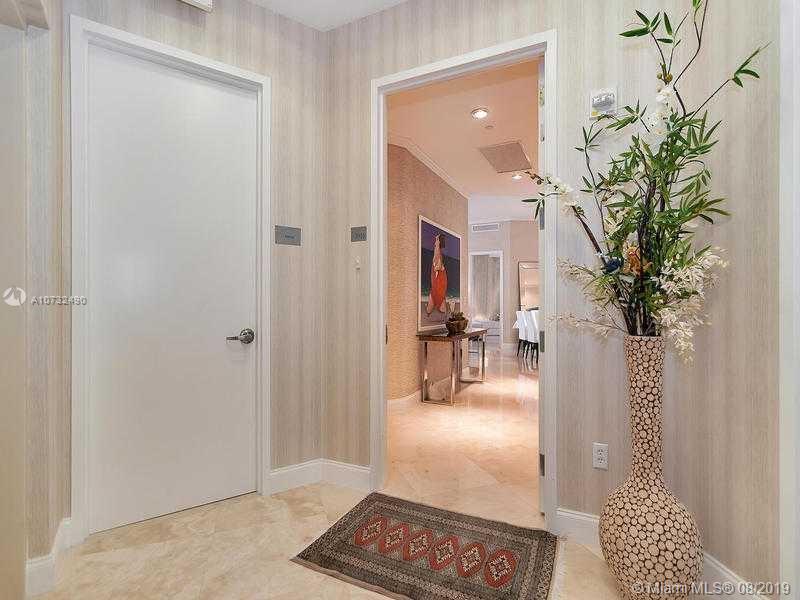 Sunny Isles Beach, FL 33160,15901 Collins Ave #3903