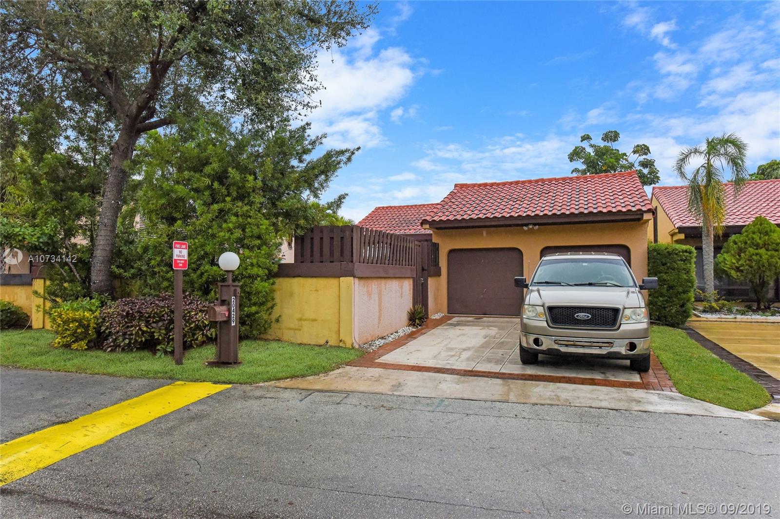 20429 NE 10th Ct Rd, Miami, FL 33179