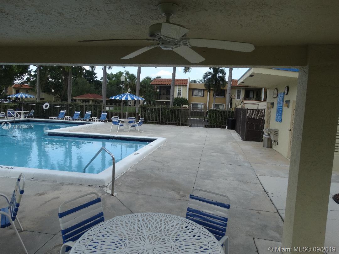 Weston, FL 33326,434 Lakeview Dr #101