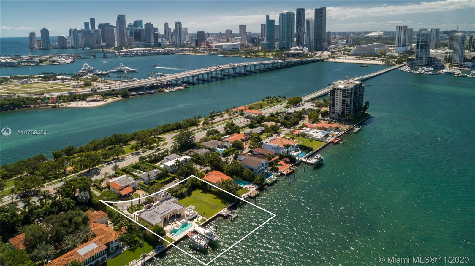 Photo 1 of 921 Venetian Dr in Miami - MLS A10738434