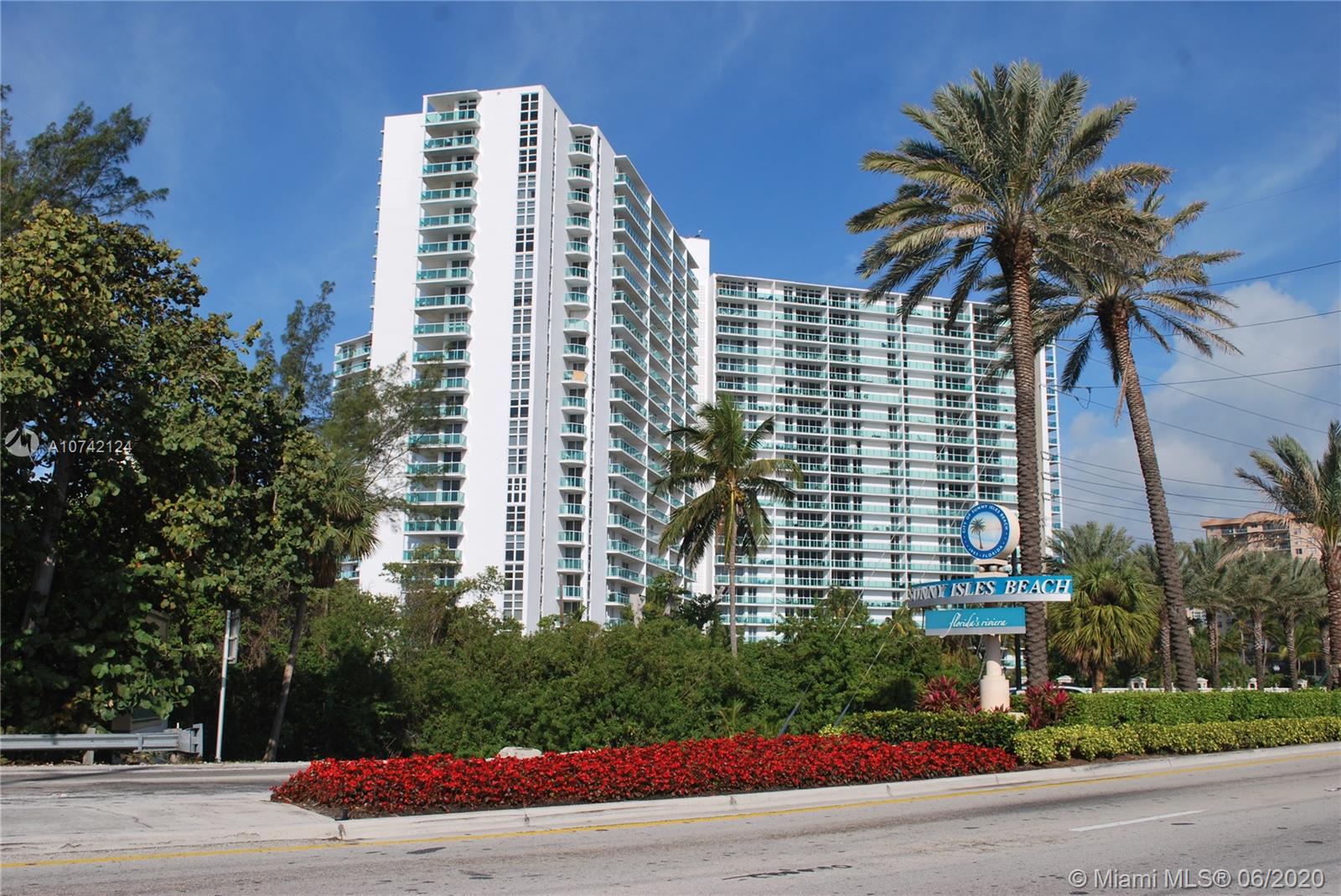 Sunny Isles Beach, FL 33160,100 Bayview Dr #202